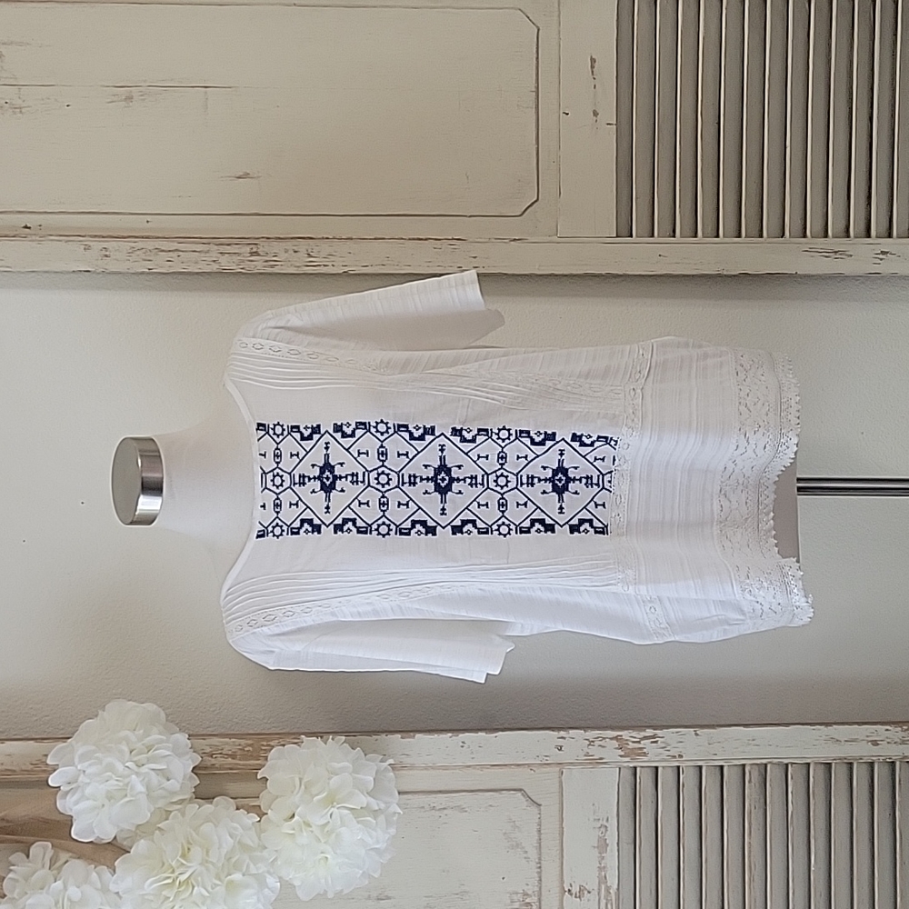 Lucky Brand white shirt sleeve blouse embroidery large